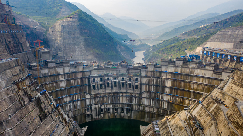 白鹤滩水电站建设正酣